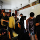 Illustration for article titled Scenes from Last Nights Giz Gallery Meetup: Beer, Pizza and CoD4 on a 103-Inch TV